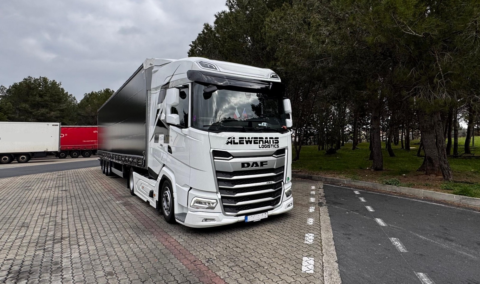 Vozidlo DAF XG 480 FT + SCHMITZ MEGA návěs