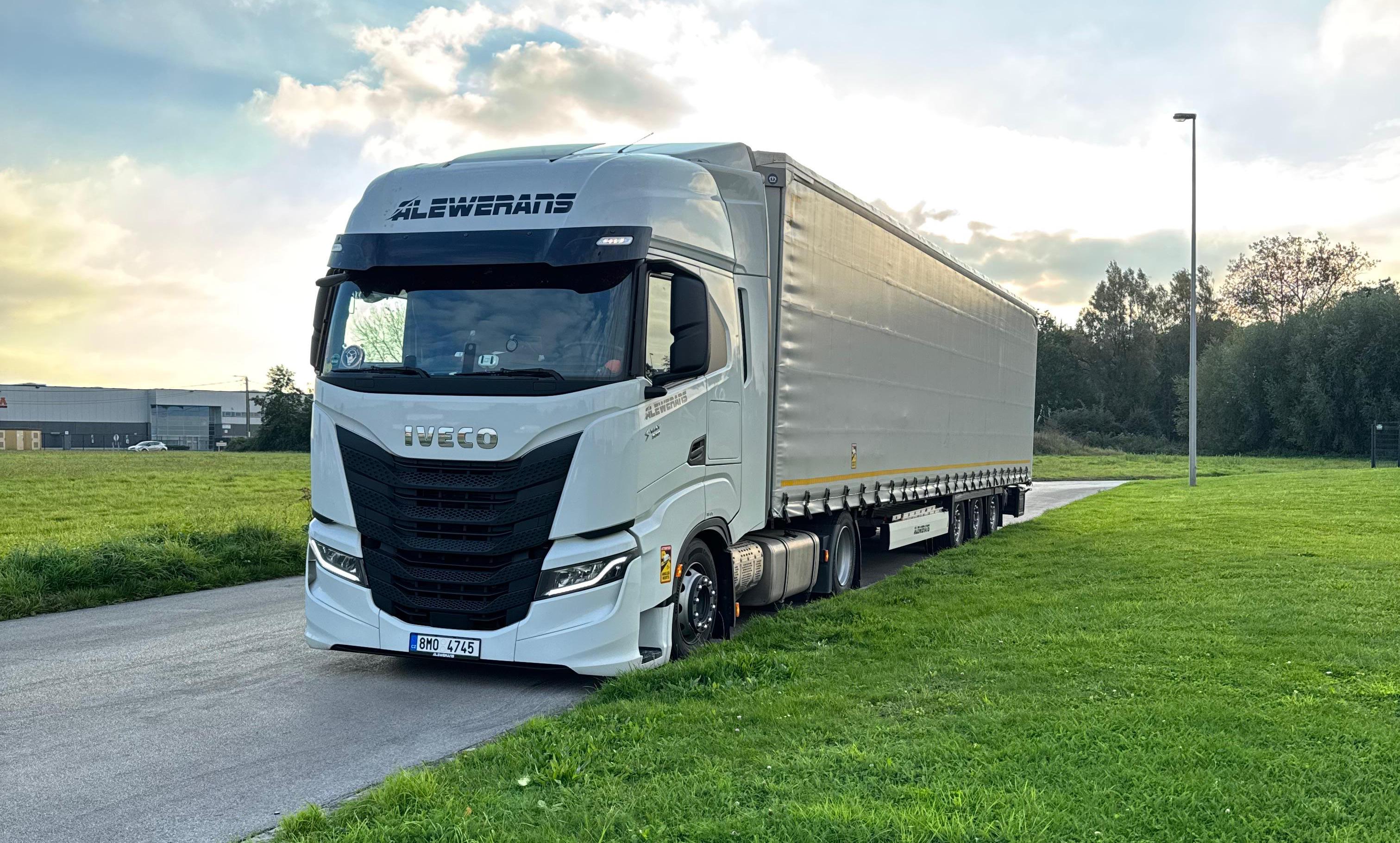Vozidlo IVECO S-WAY 490 + KRONE MEGA návěs